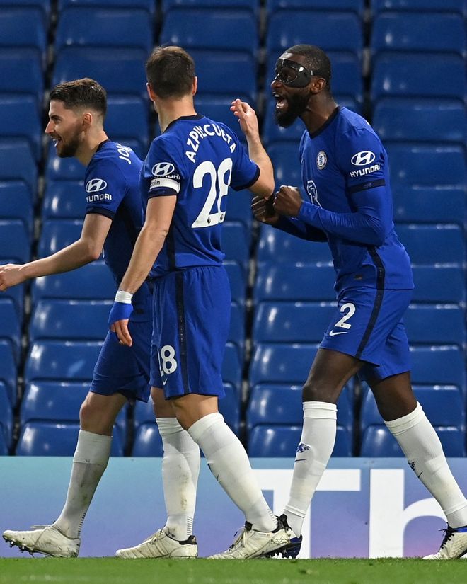 鄢手骐妙传 布朗快攻上篮得手